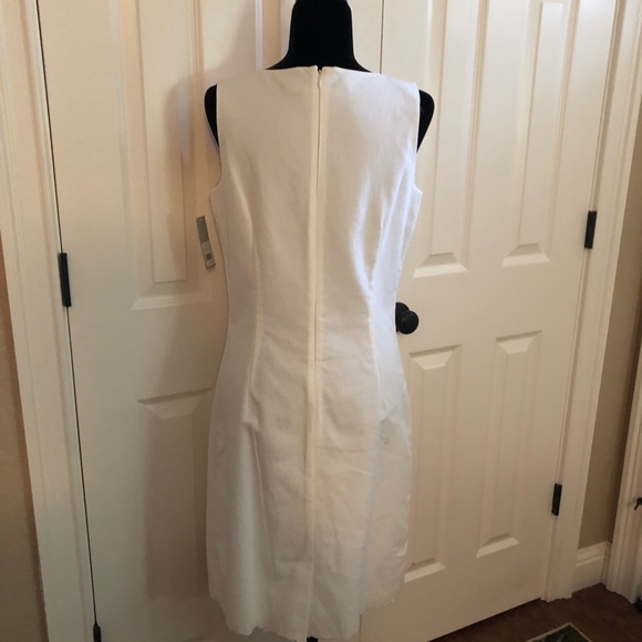 Sleeveless white dress - Picture 2 of 2